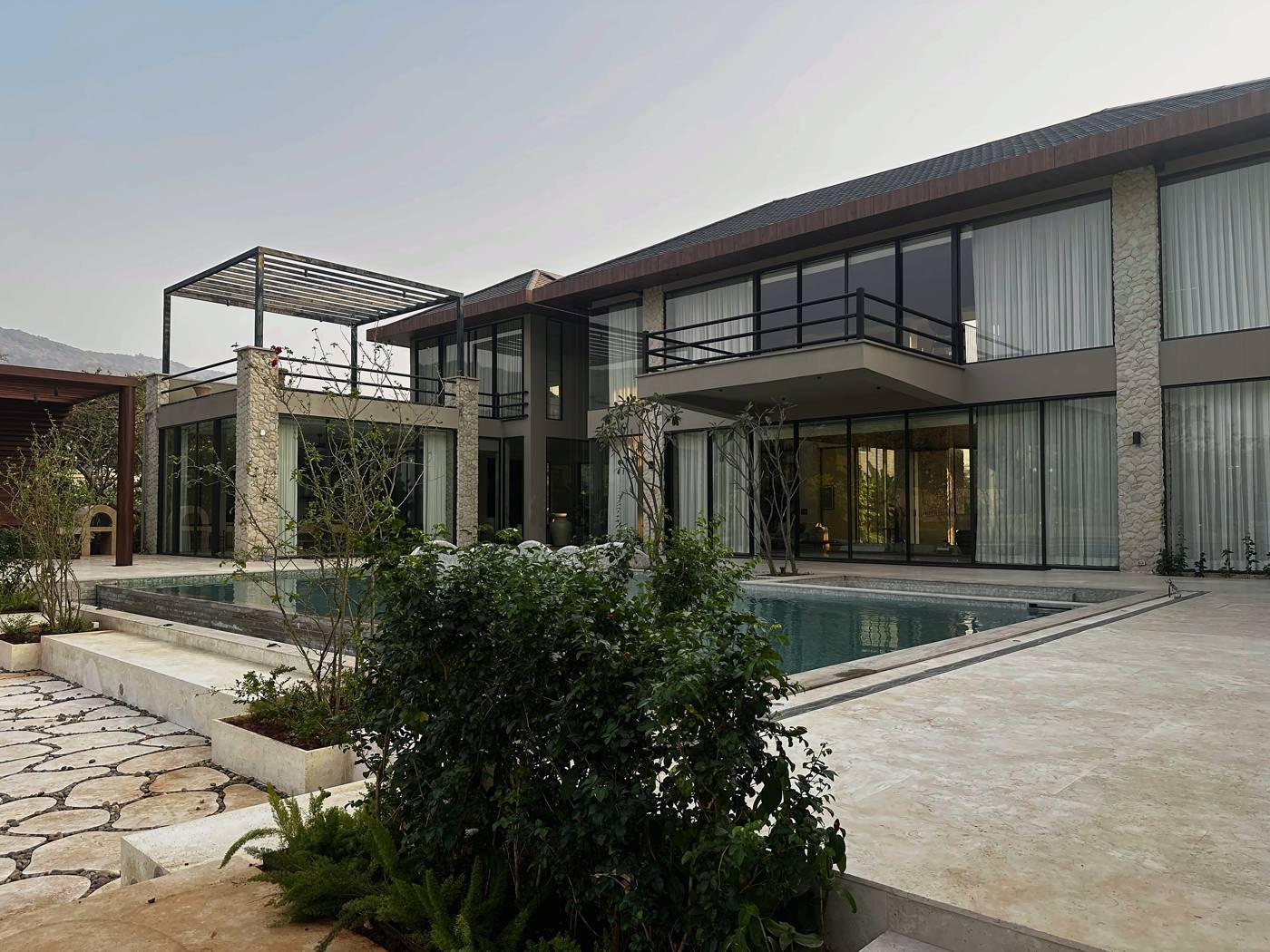 Holiday home in Alibaug with pool and gardens