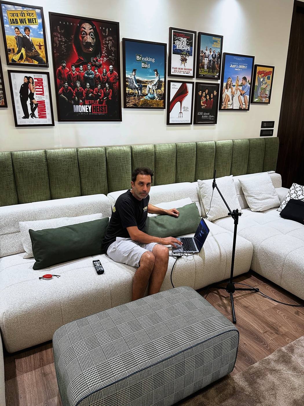 Calibrating the home theatre with a measurement microphone at the seating